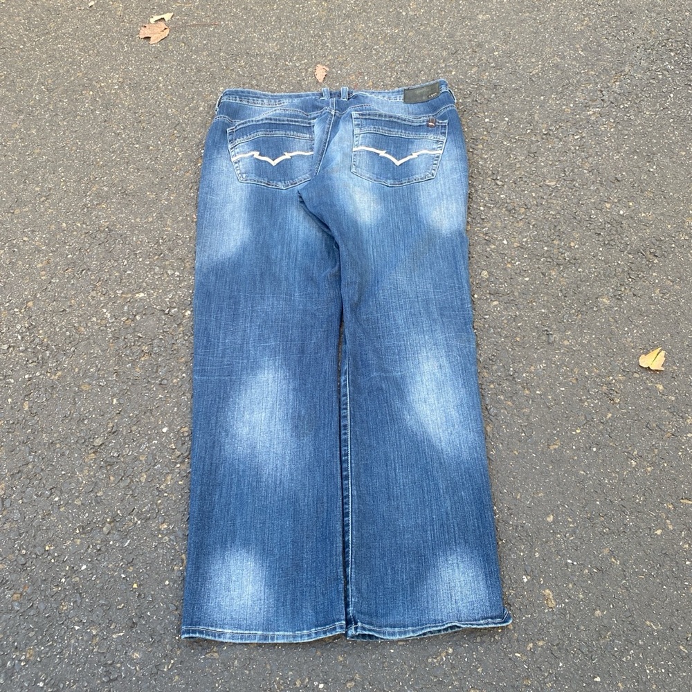 Buffalo david bitton jeans with cool distressing and pocket design!❤️